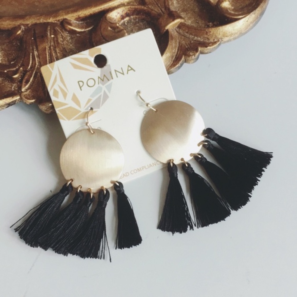 ✔️TRENDY✔️NWT boho black tassel hook earring - Picture 2 of 3